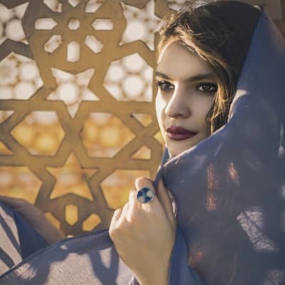 Stylish-Muslim-Girl-Dp-For-Fb-Profile (17)