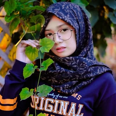 Stylish-Muslim-Girl-Dp-For-Fb-Profile (37)